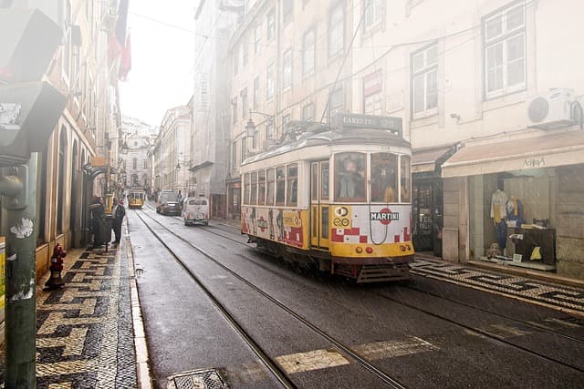 10 Essential Tips for Budget-Friendly Travel Experiences